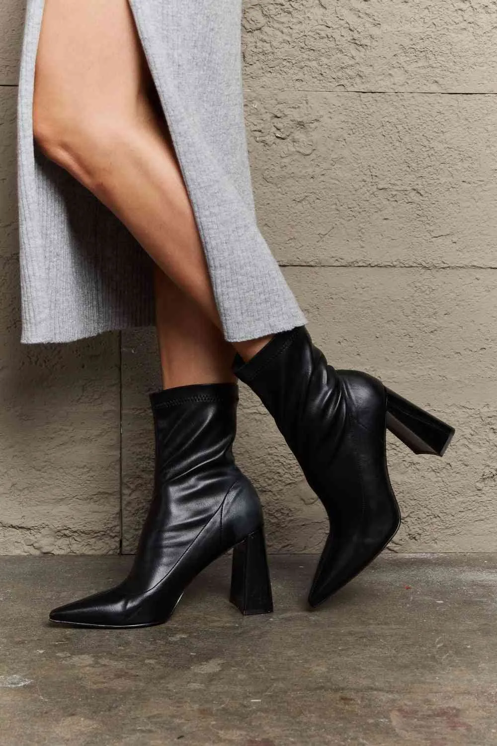 Brenda block heel Boots in black