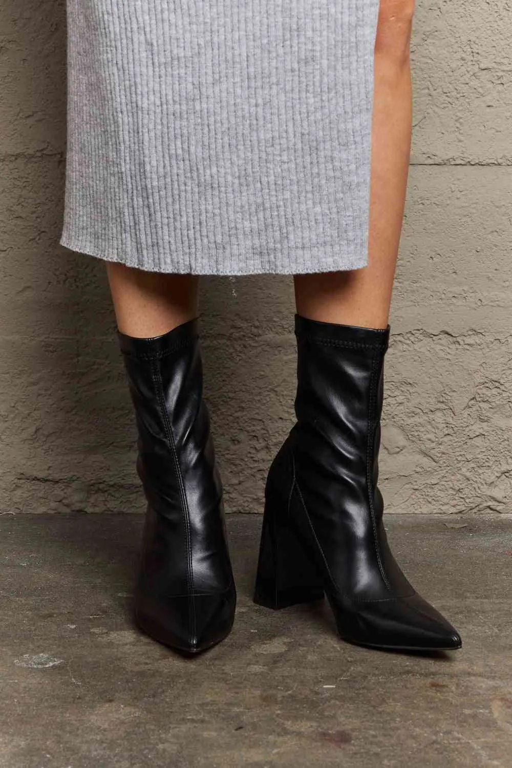 Brenda block heel Boots in black