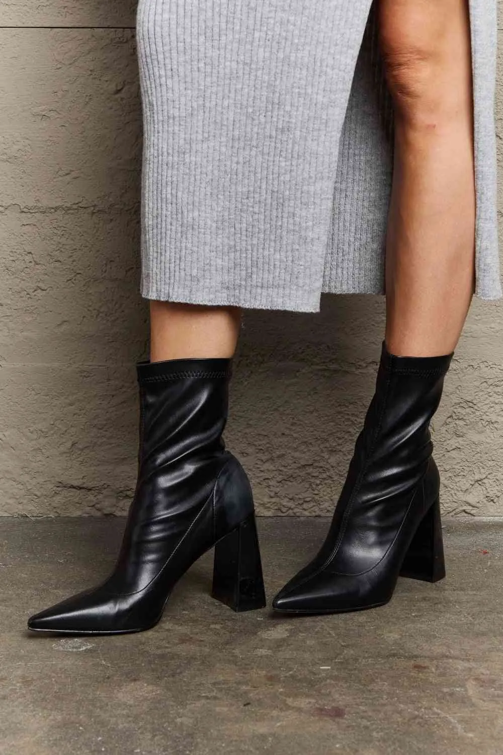 Brenda block heel Boots in black