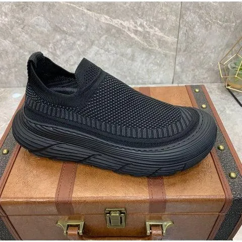 Men's Flyknit Comfort Sneakers