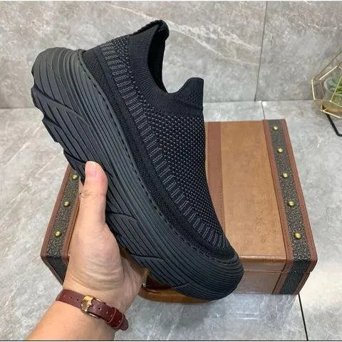 Men's Flyknit Comfort Sneakers