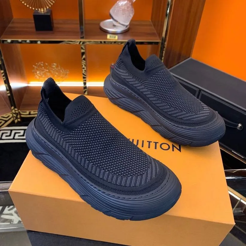 Men's Flyknit Comfort Sneakers