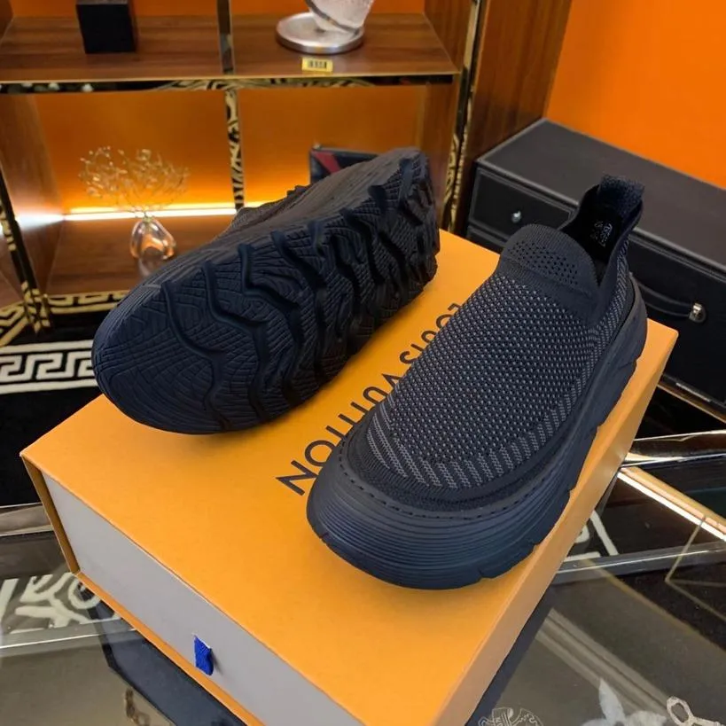 Men's Flyknit Comfort Sneakers