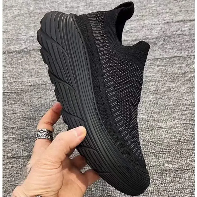 Men's Flyknit Comfort Sneakers