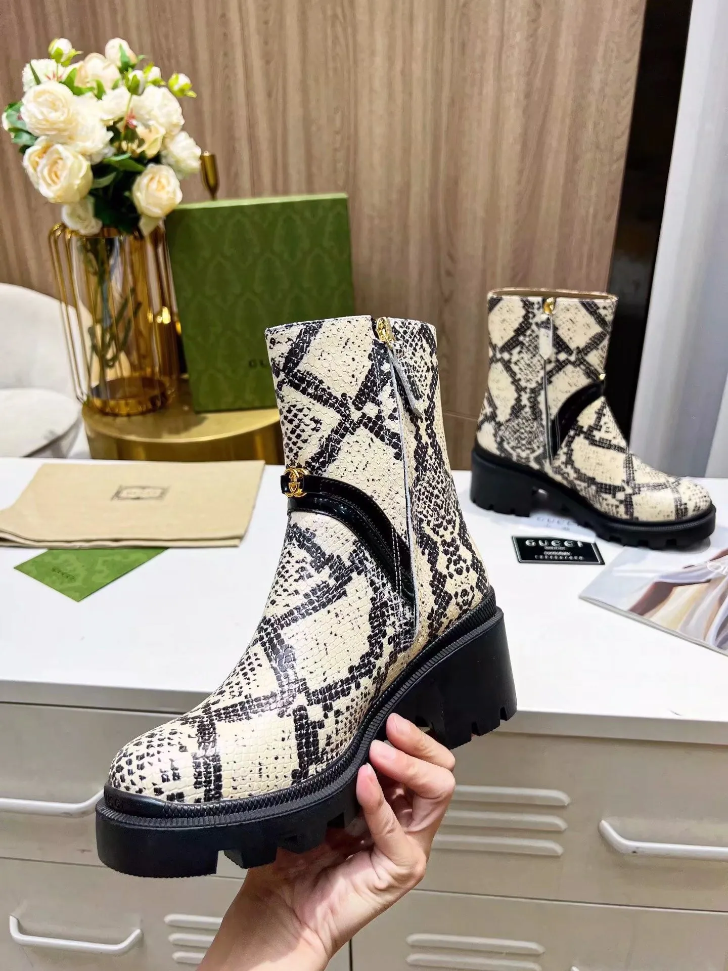 SE913 Women's python print boots Size4-11
