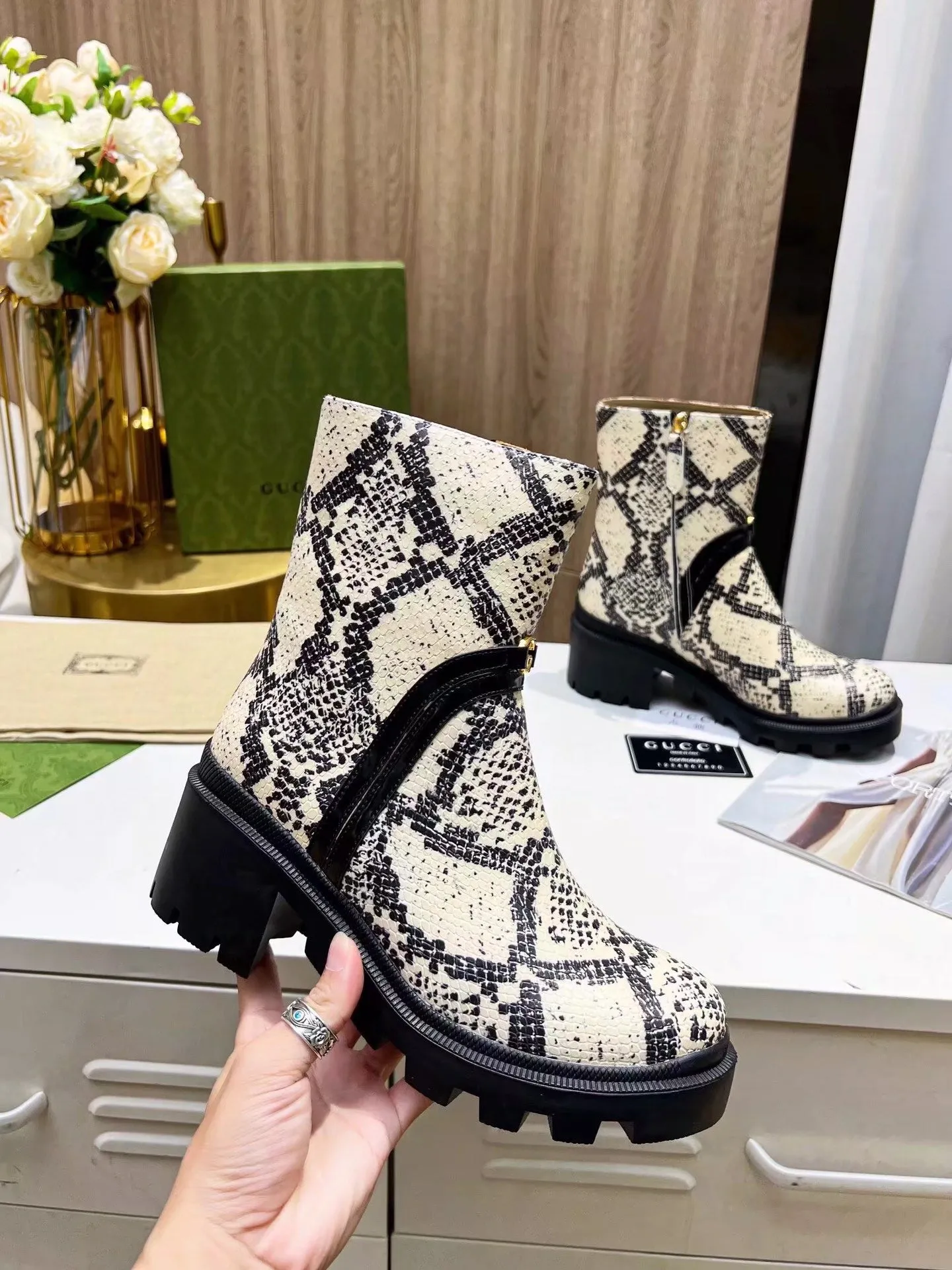 SE913 Women's python print boots Size4-11